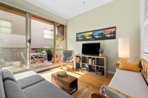 'Laube 105' Modern Inner-city Sanctuary with Balcony, Sydney